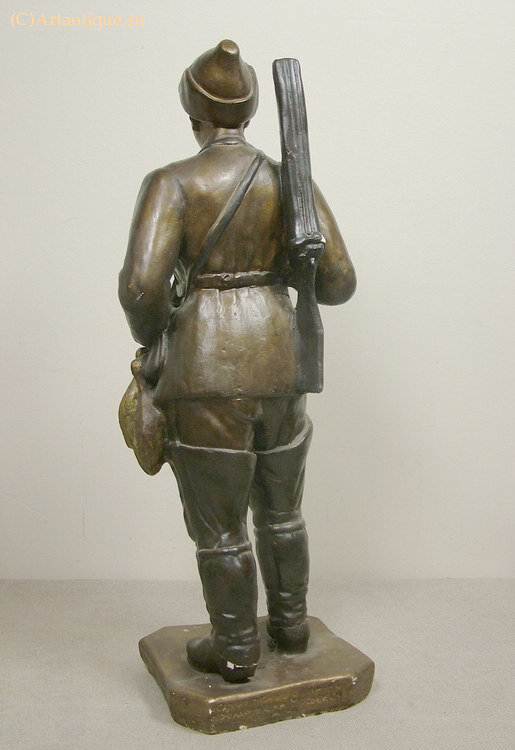 Скульптура "Охотник"