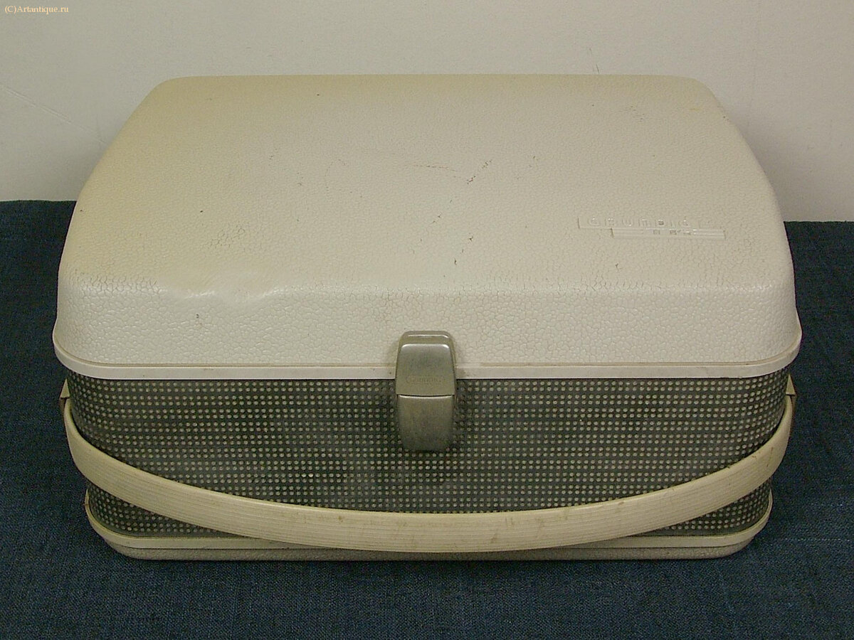 Магнитофон катушечный "Grundig"