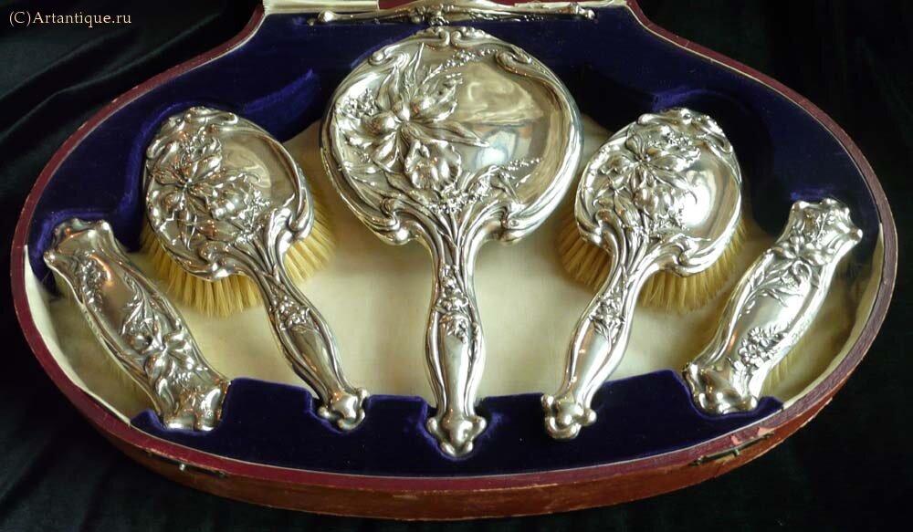 Набор туалетный в оригинальной коробке