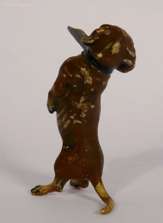 Статуэтка "Такса с письмом"