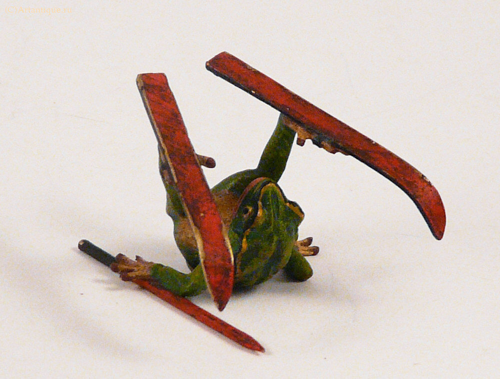 Статуэтка "Лягушка на лыжах упала"