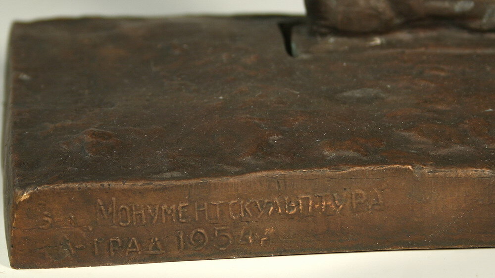 Скульптура "Футболист"