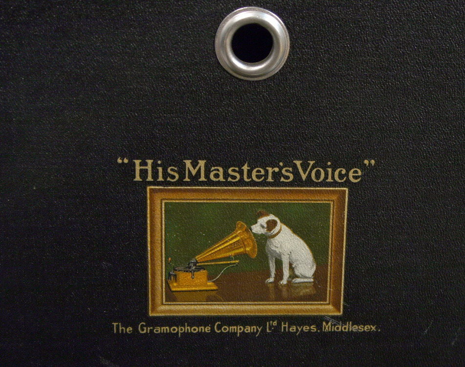 Патефон "His Master's Voice"