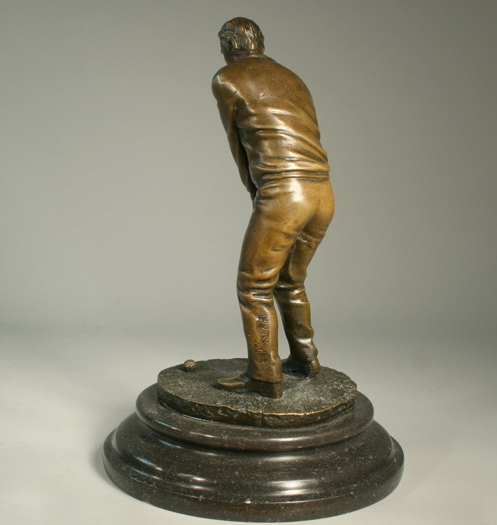 Скульптура "Гольфист"
