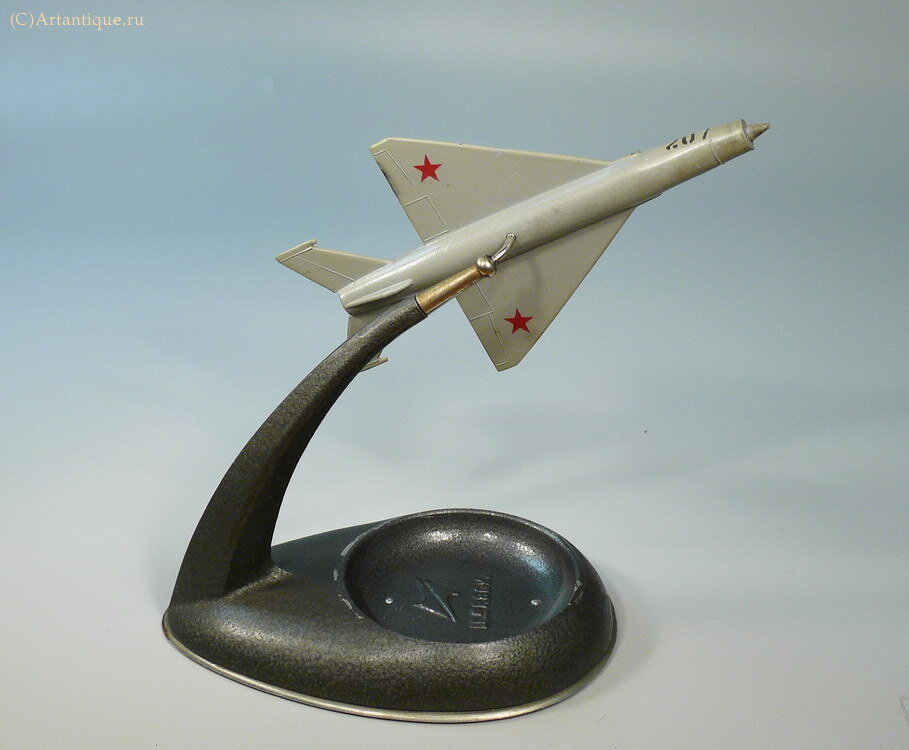 Прибор настольный "Истребитель Су-7"