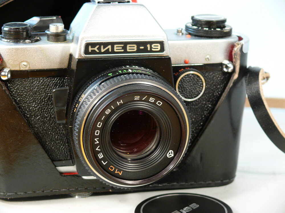 Фотоаппарат "Киев-19"