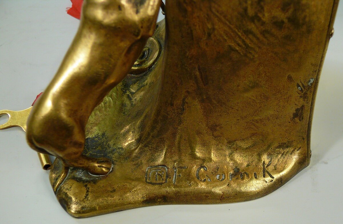 Часы с таксами