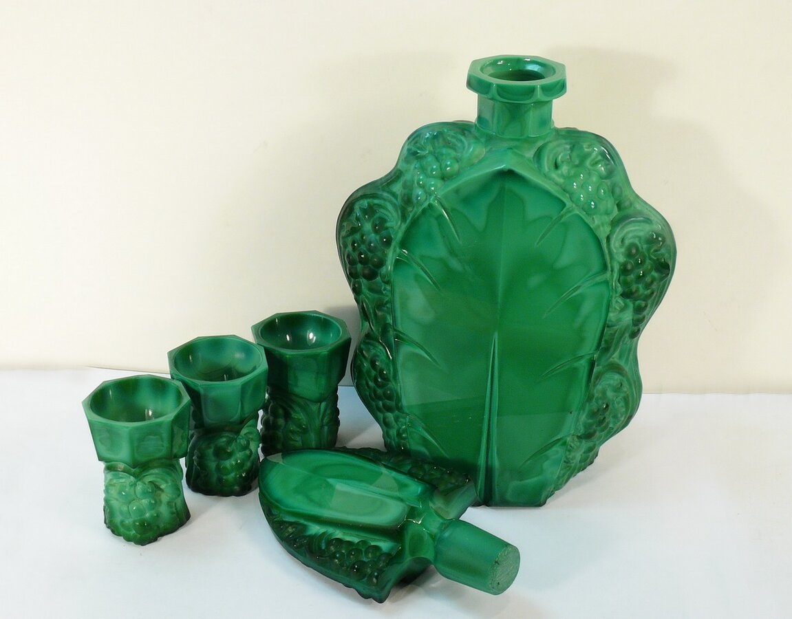 Графин с рюмками