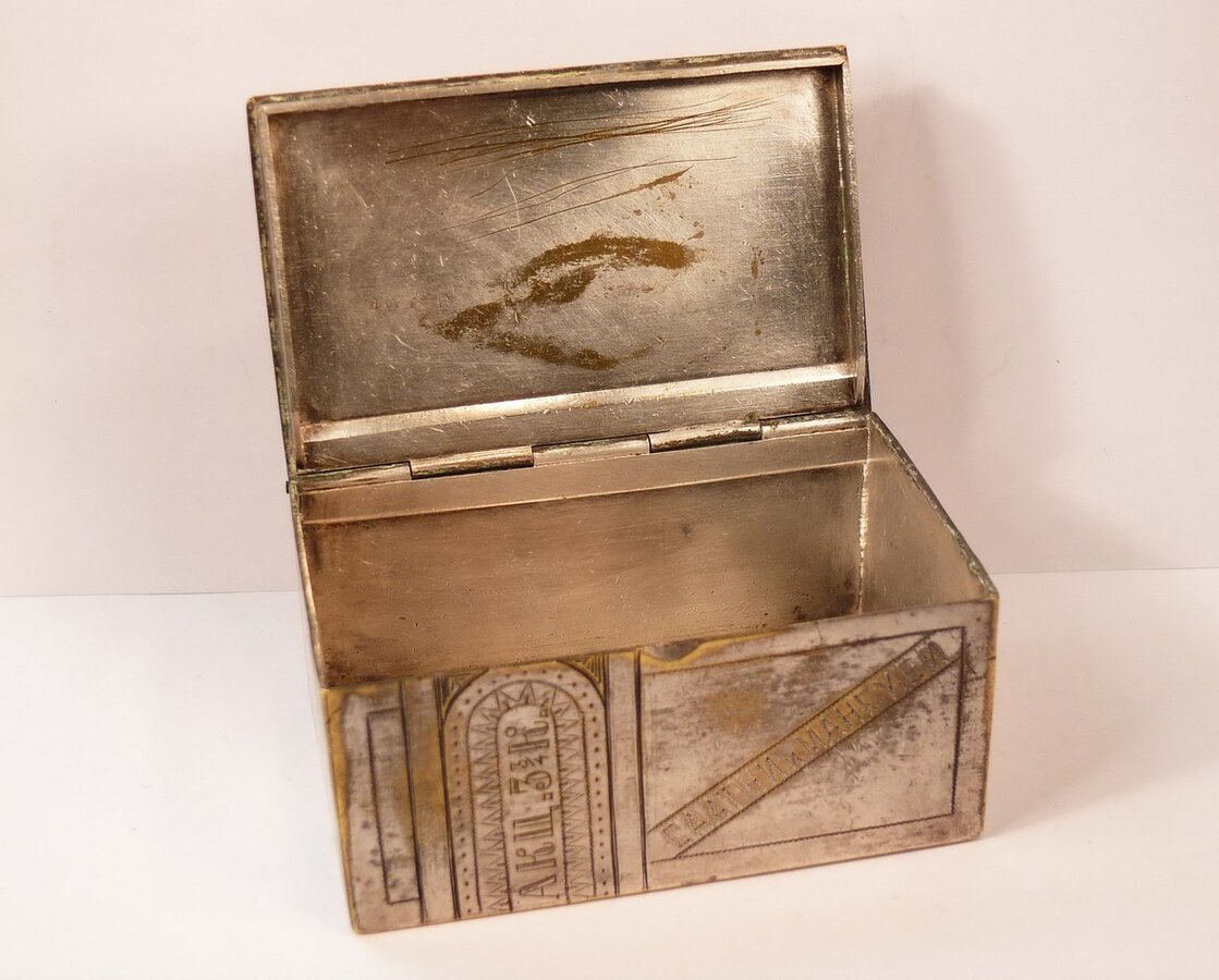 Коробка табачная