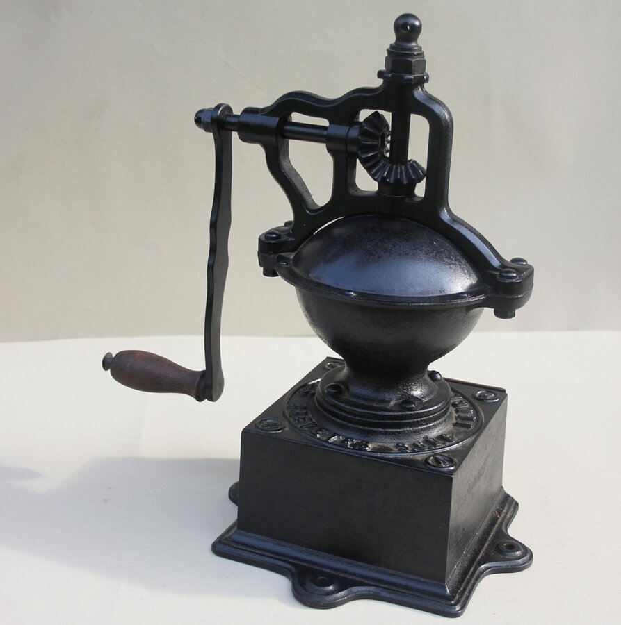 Кофемолка "PEUGEOT FRERES"