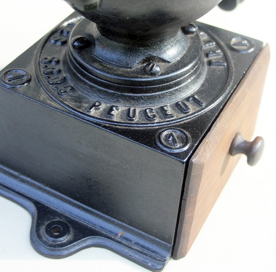 Кофемолка "PEUGEOT FRERES"