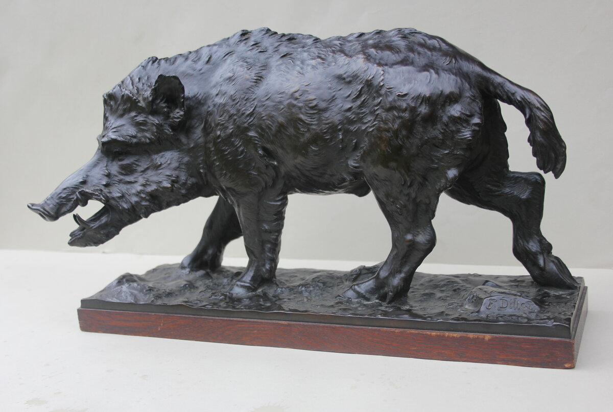 Скульптура "Дикий кабан"