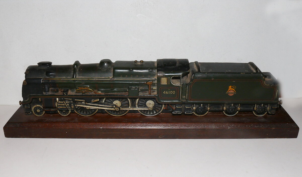 Модель локомотива "Royal Scot 4-6-0"