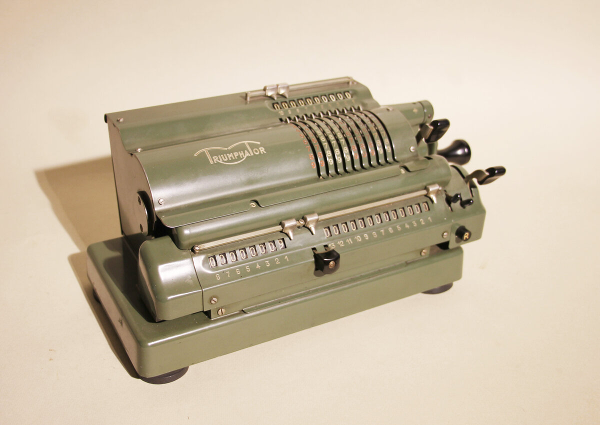 Арифмометр "Triumphator CRN1"