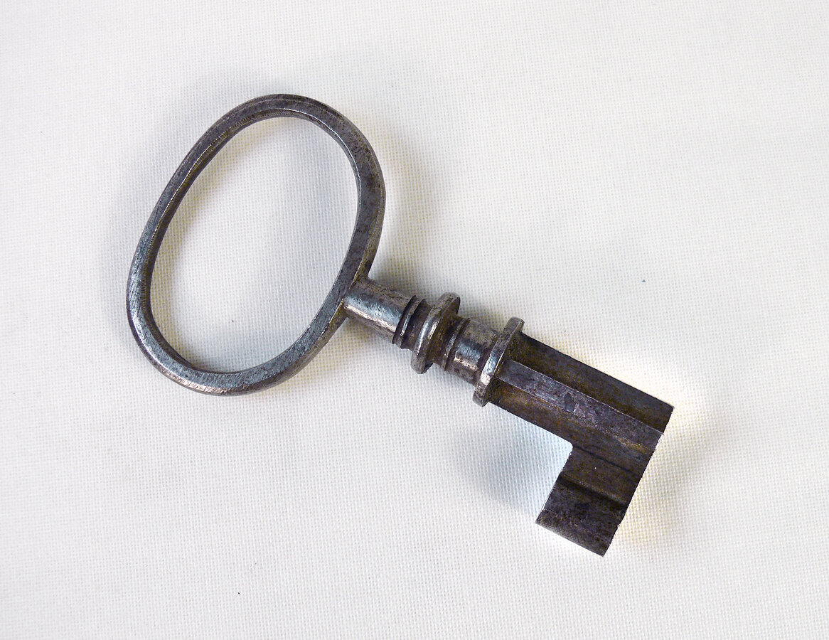 Ключ старинный 