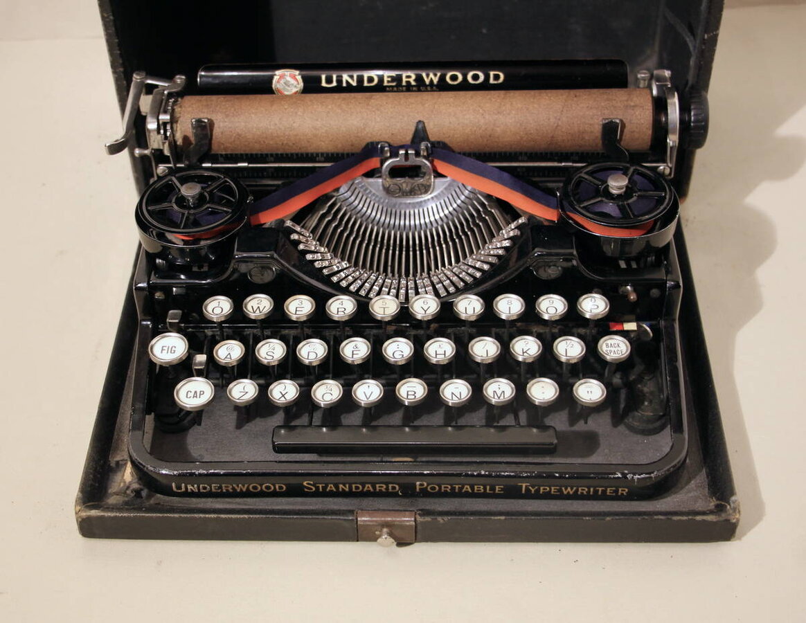Печатная машинка "Underwood Portable"