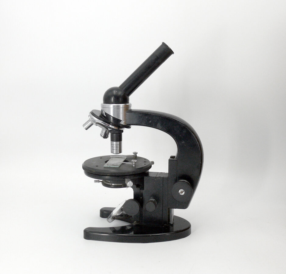 Микроскоп  "CARL ZEISS JENA".
