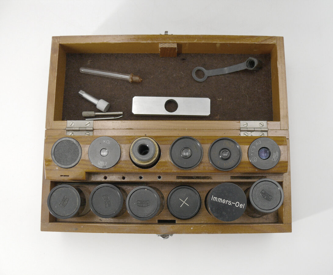 Микроскоп  "CARL ZEISS JENA".