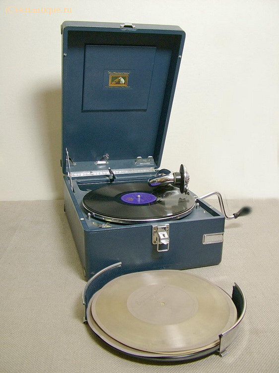Патефон "His Master's Voice"