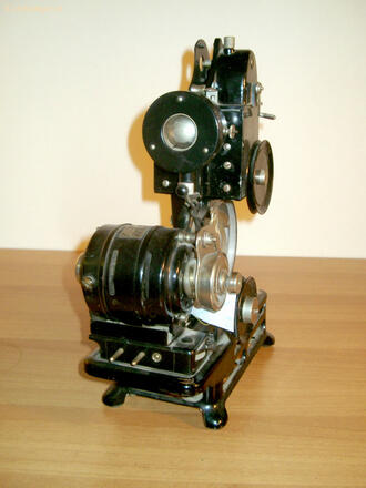 Кинопроектор "Pathe Baby"