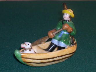 Статуэтка "Охотник с собакой на лодке"