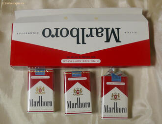 Пачки сигарет "Marlboro"