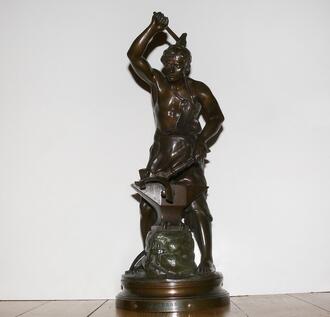 Скульптура "Кузнец"