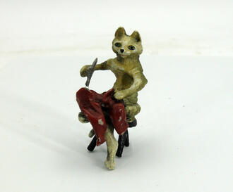 Статуэтка "Кошка за шитьём"