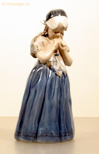 Статуэтка "Девочка"